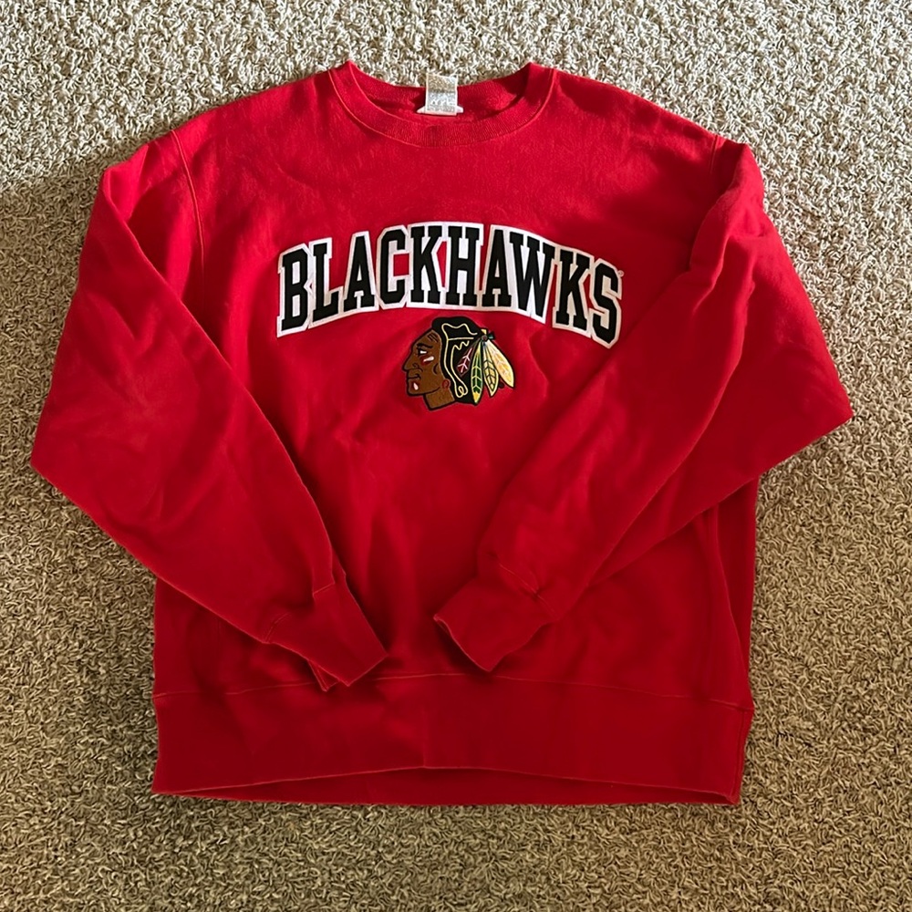 Men’s vintage BlackHawks crew neck sweater